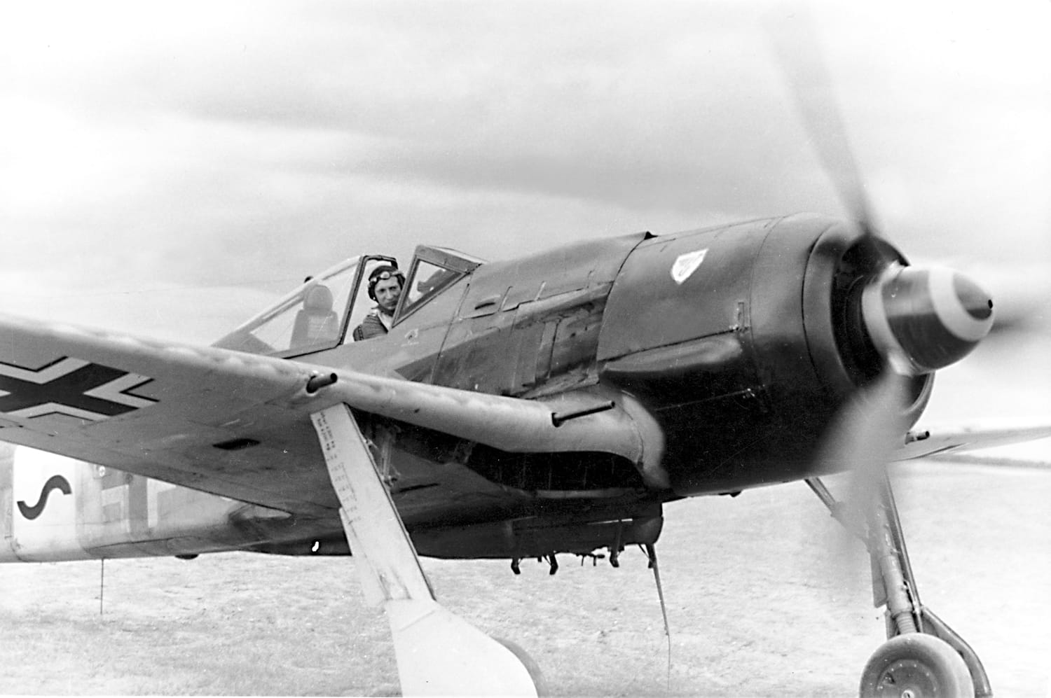 b.uffz . willi maximowitz in fw 190 a 8 bundesarchiv bild 101i 493 3362 04a